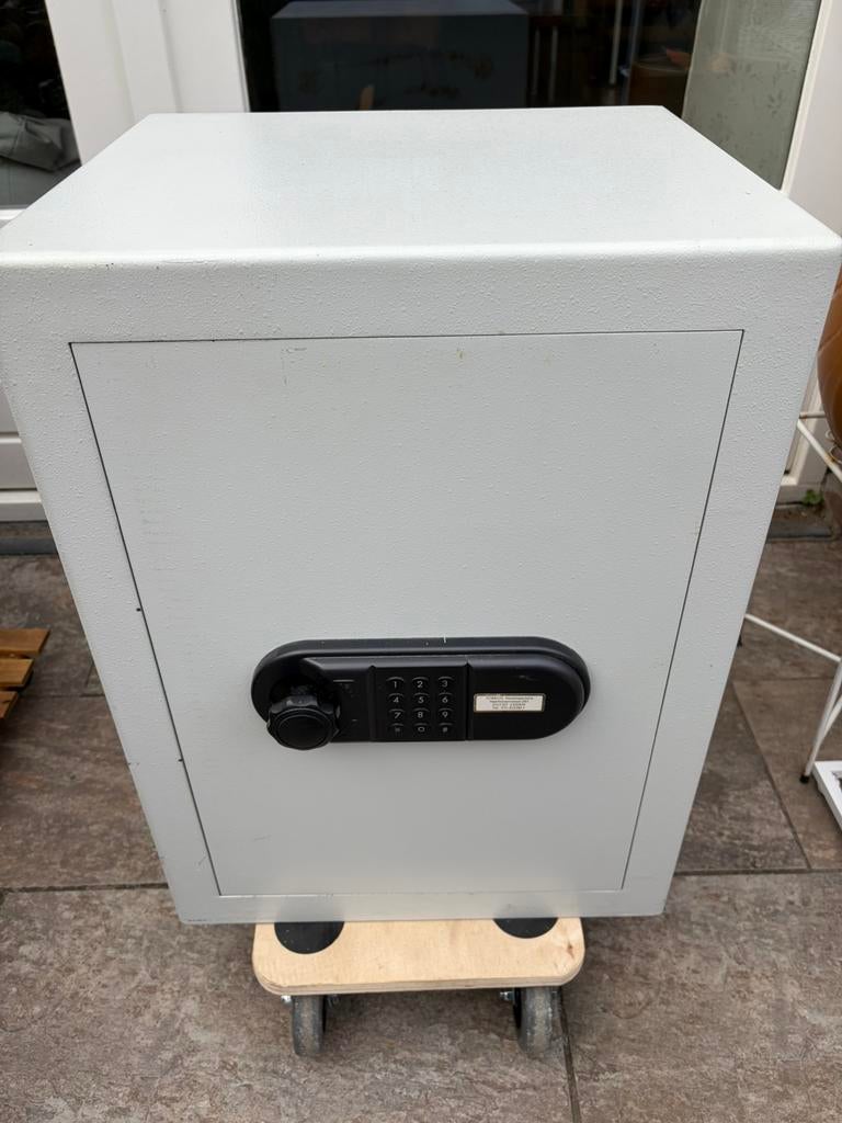 Goede inbraakwerende en brandvertragende digitale kluis, Ophalen, Zo goed als nieuw, Brandkast