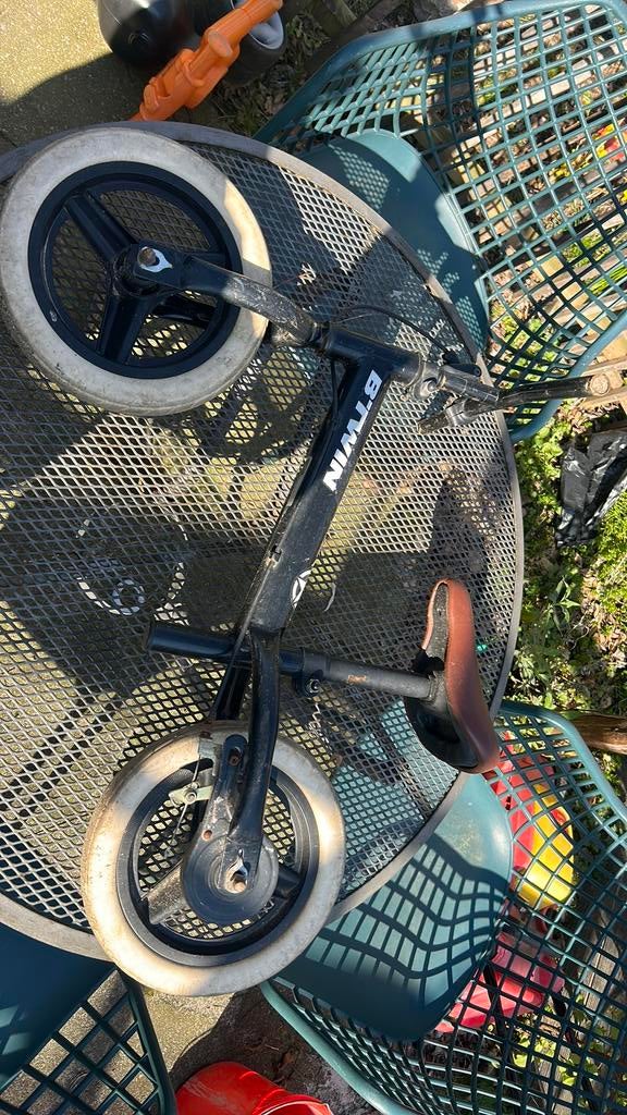 Loopfiets btwin decathlon, Kinderen en Baby's, Speelgoed | Buiten | Voertuigen en Loopfietsen, Ophalen of Verzenden, Zo goed als nieuw