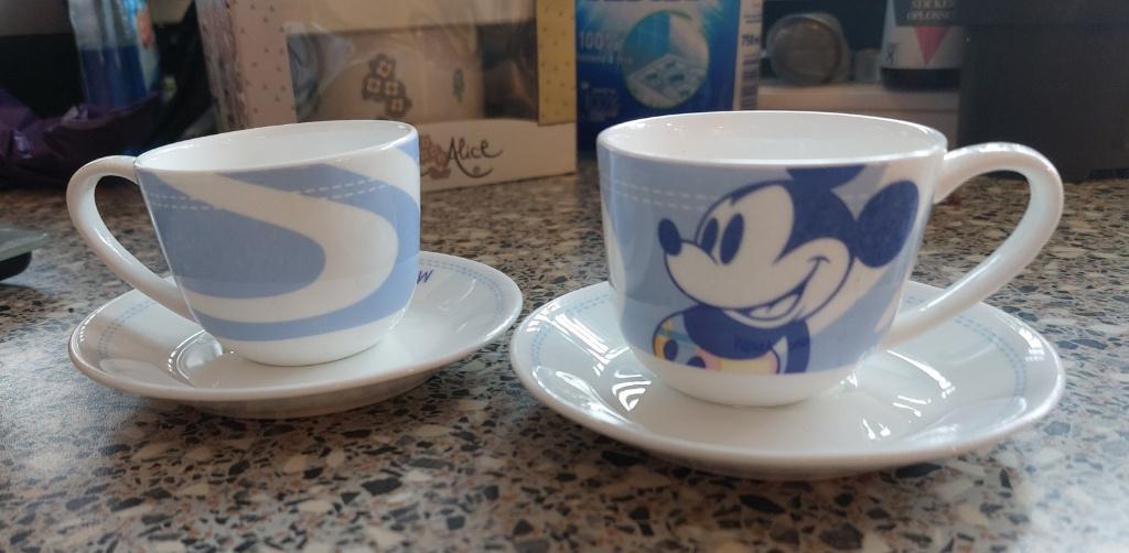 2 espresso kop schotel met oor en Mickey Mouse Disney, Ophalen of Verzenden, Zo goed als nieuw, Overige stijlen, Kop(pen) en/of Schotel(s)