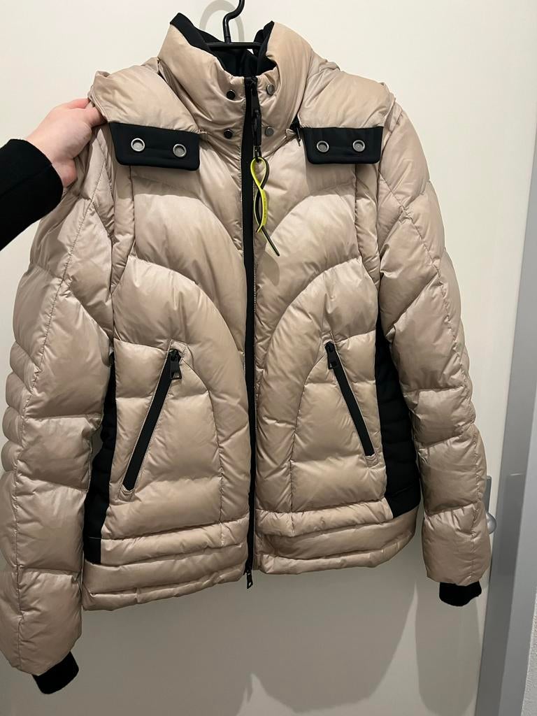 Vrijwel nieuw korte winterjas dons Creenstone beige sportief, Ophalen of Verzenden, Zo goed als nieuw, Maat 36 (S), Beige