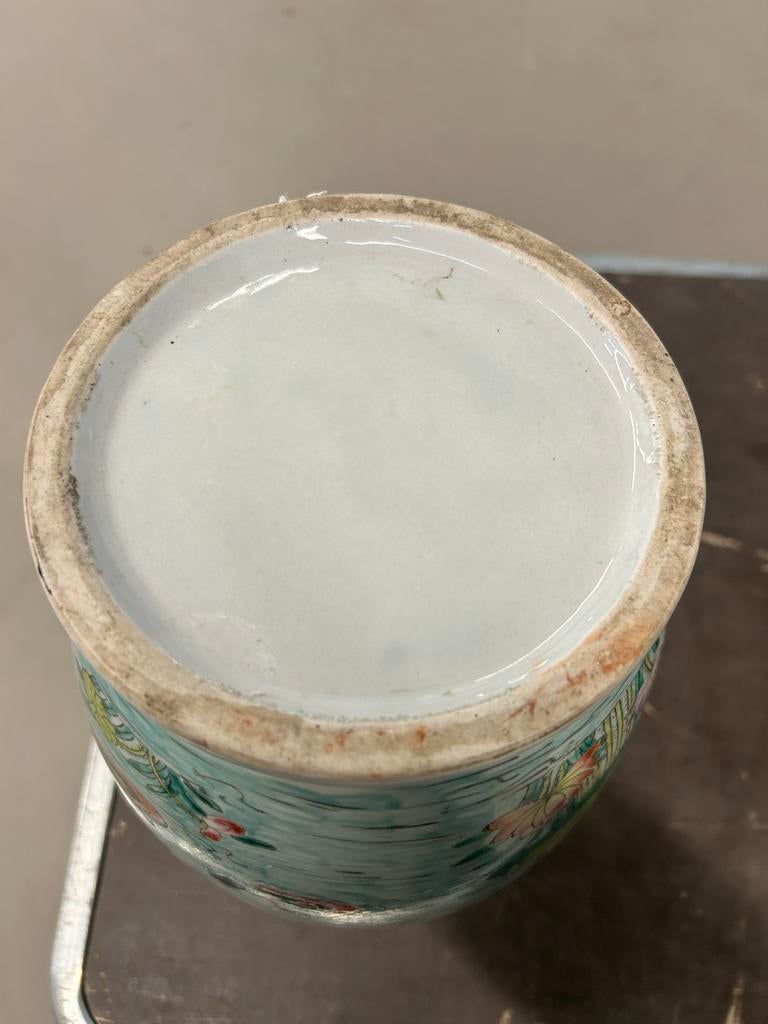 Porseleinen vaas Famille Verte met feniks en bloemen, Antiek en Kunst, Antiek | Vazen, Ophalen of Verzenden