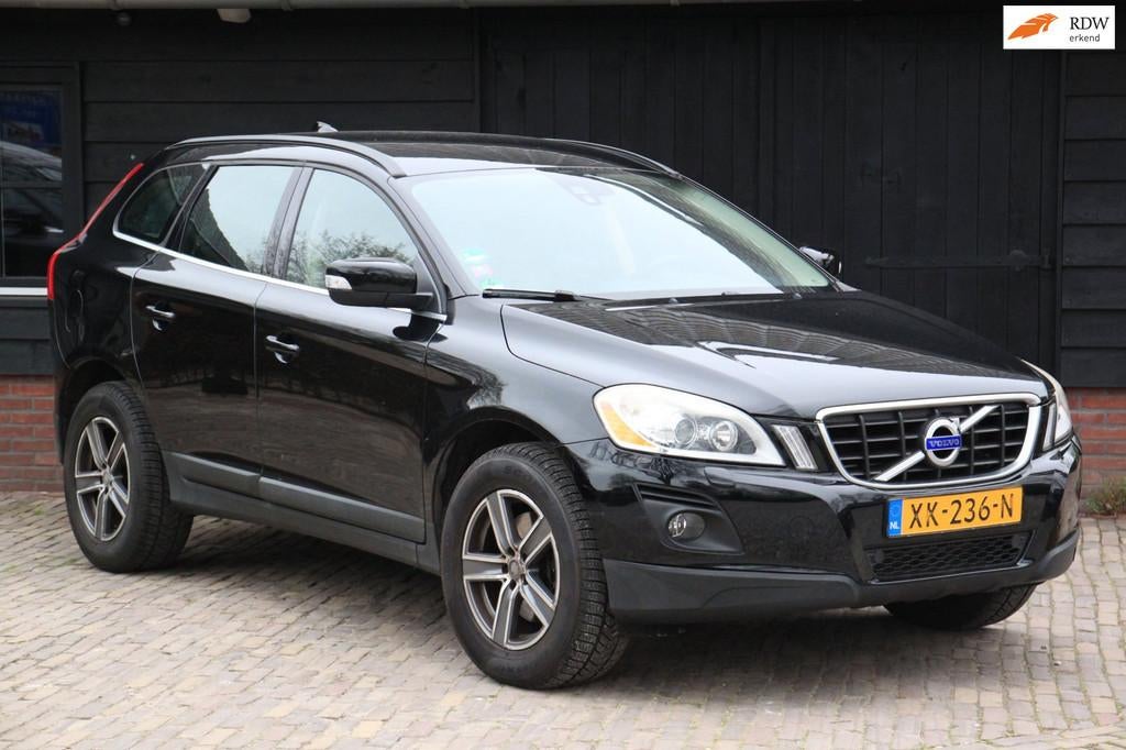 Volvo XC60 3.0 T6 AWD Momentum Xenon/Leer/Parkeersensor/Stoe, Auto's, Automaat, Gebruikt, 2000 kg, Zwart