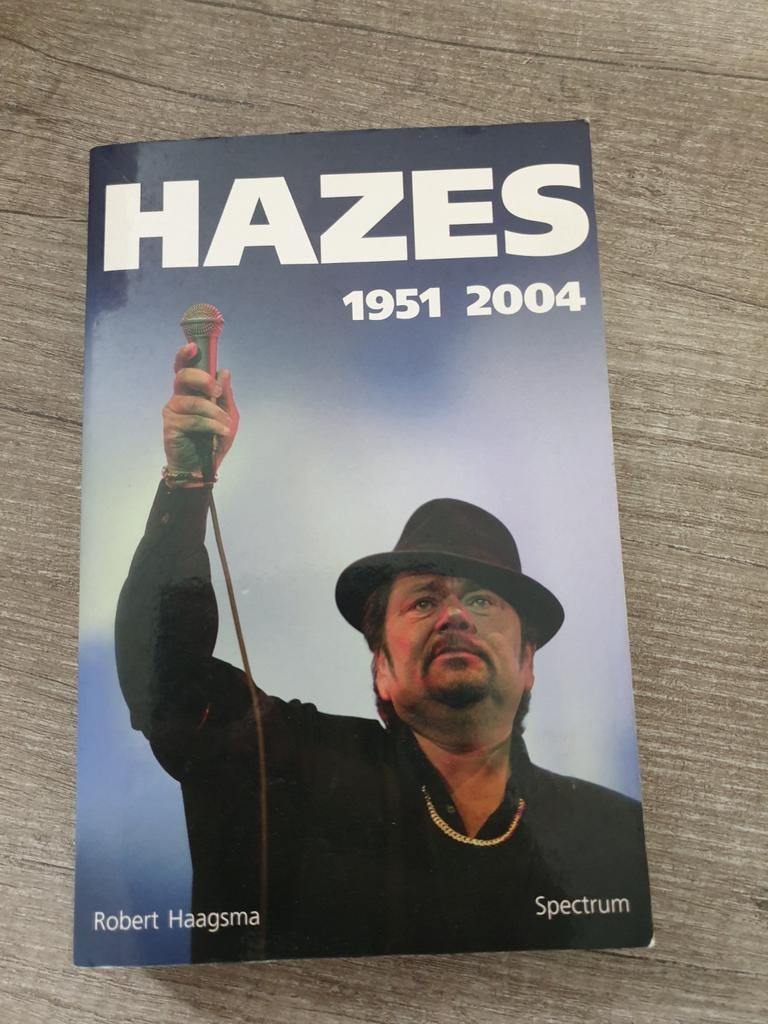 Boek Hazes 1951-2004 door Robert Haagsma, Ophalen of Verzenden, Gelezen