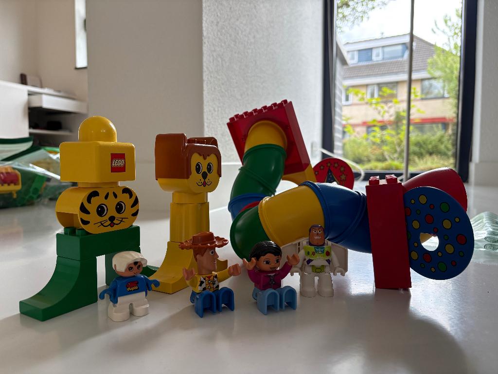 Duplo glijbaan tunnel en diverse figuurtjes, Kinderen en Baby's, Speelgoed | Duplo en Lego, Ophalen of Verzenden, Gebruikt, Duplo