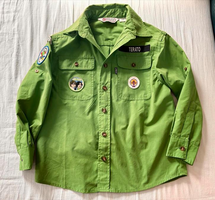 Scouting bloes welpen maat 134 en maat 140, Verzamelen, Scouting, Zo goed als nieuw, Kleding, Ophalen