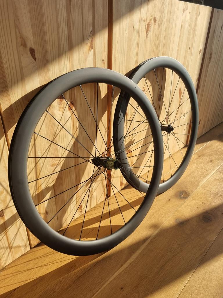 Handgespaakte 45mm carbon wielen, zeer licht, Fietsen en Brommers, Fietsonderdelen, Ophalen of Verzenden, Zo goed als nieuw, Stuur