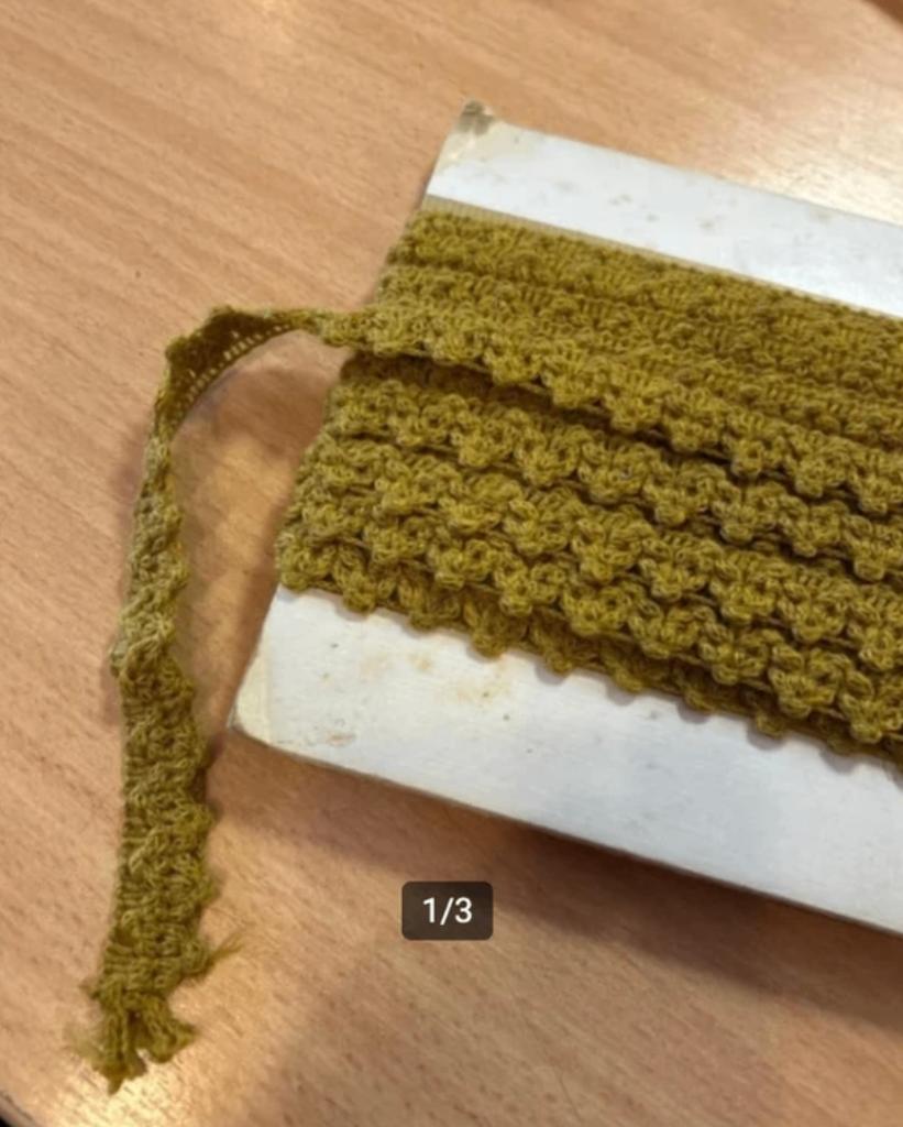 6 m Vintage okergeel sierband, Hobby en Vrije tijd, Naaien en Fournituren, Ophalen of Verzenden, Zo goed als nieuw, Lint, Band of Elastiek