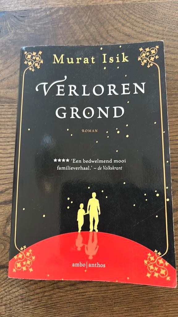 Murat Isik - Verloren grond, Boeken, Literatuur, Zo goed als nieuw, Ophalen of Verzenden