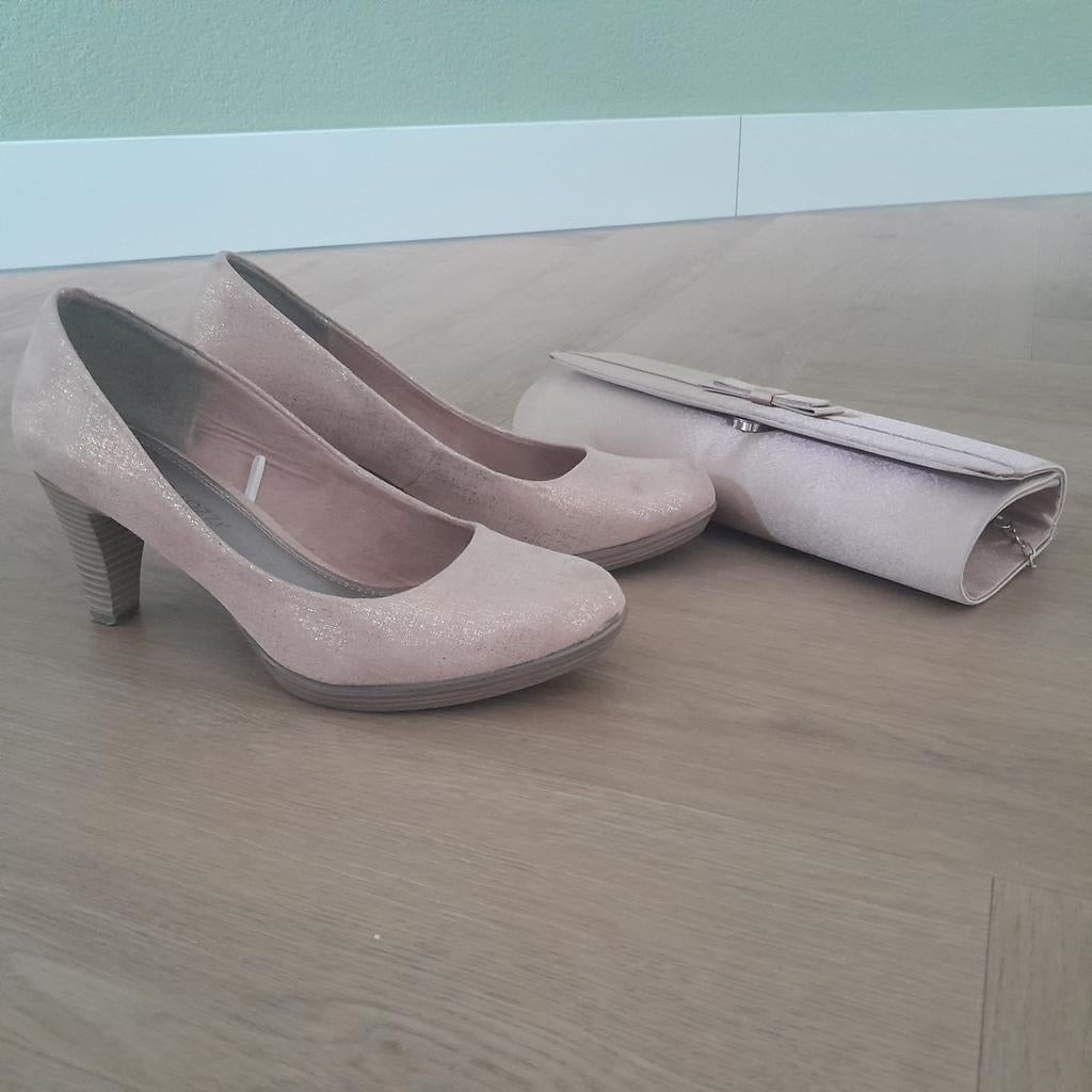 Zachtroze pumps Rieker maat 39 met bijpassende clutch/tasje, Kleding | Dames, Schoenen, Pumps, Ophalen of Verzenden, Zo goed als nieuw