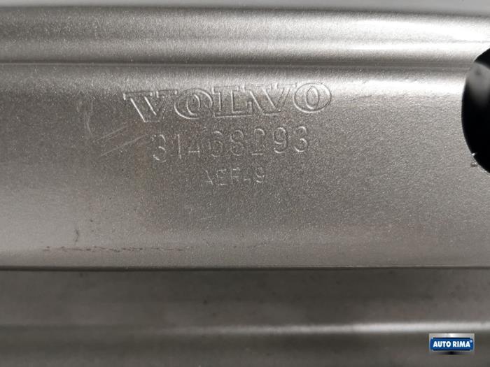 Bumperframe achter van een Volvo V60, Gebruikt, -, -, Ophalen of Verzenden