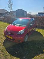 Toyota Aygo 1.0-12v Now Rood, Voorwielaandrijving, Stof, Zwart, 68 pk