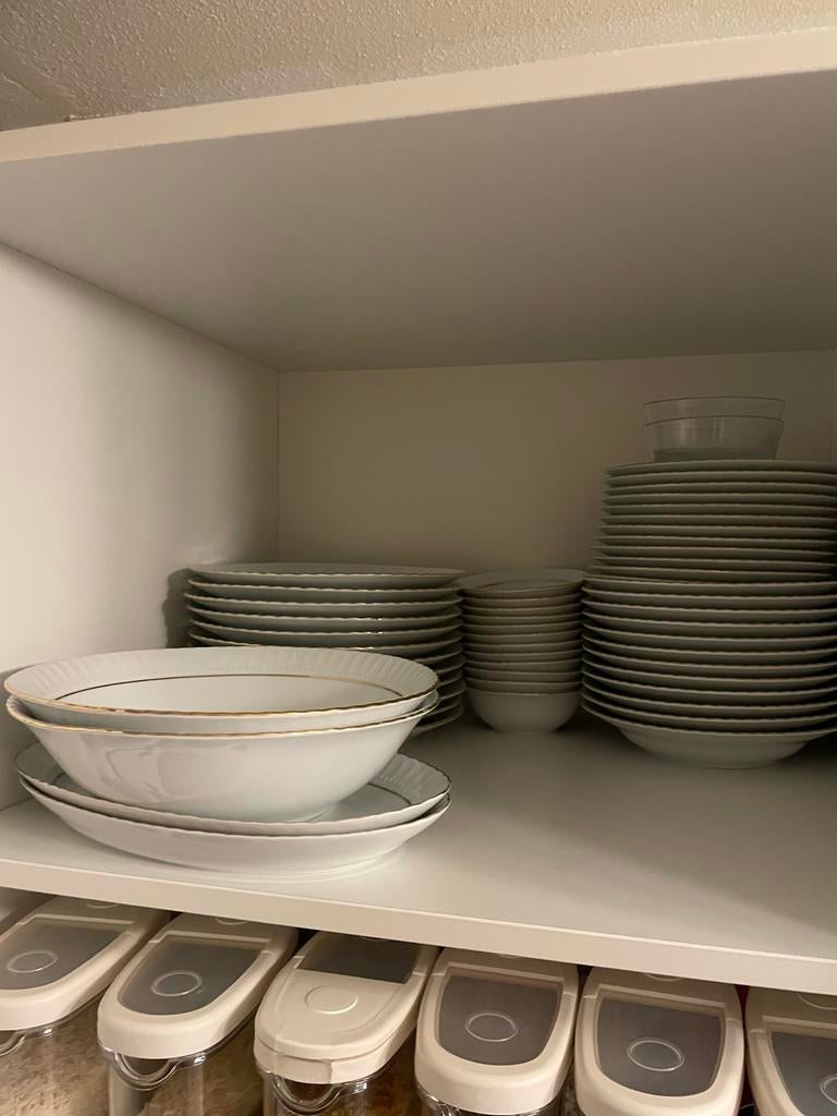 Kutahya Wit servies met gouden rand - 12 personen, Huis en Inrichting, Ophalen of Verzenden, Zo goed als nieuw, Effen, Porselein