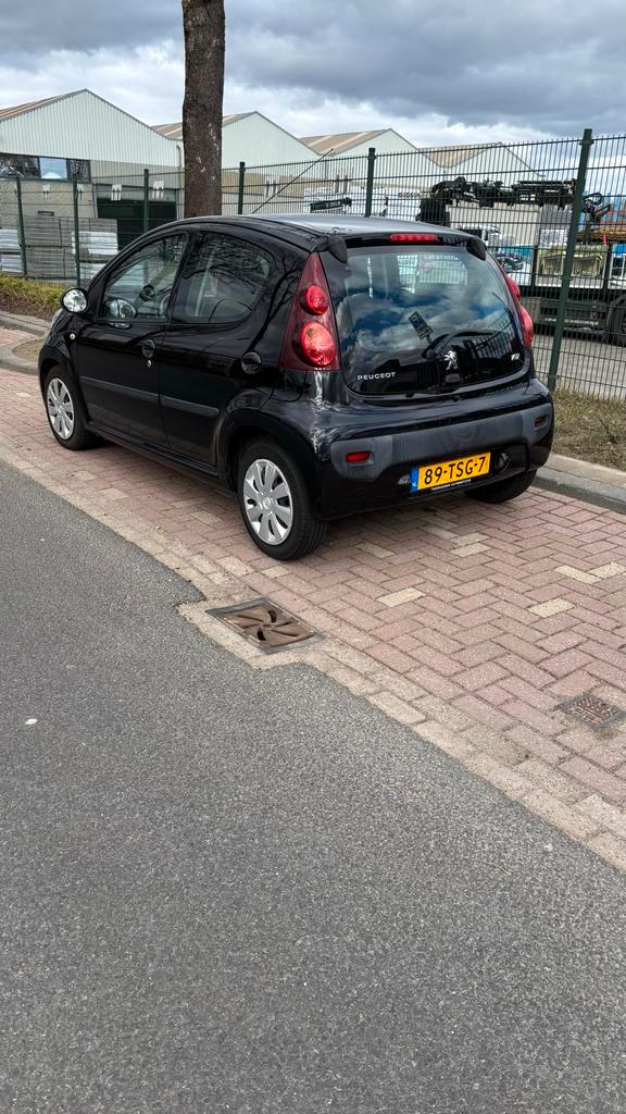 Peugeot 107 1.0 12V 5DR 2012 Zwart, Auto's, Peugeot, Particulier, Airbags, Centrale vergrendeling, Climate control, Elektrische ramen