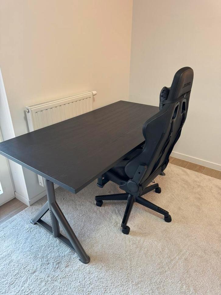 IDÅSEN Bureau + bureaustoel, Huis en Inrichting, Bureaus, Zo goed als nieuw, Ophalen