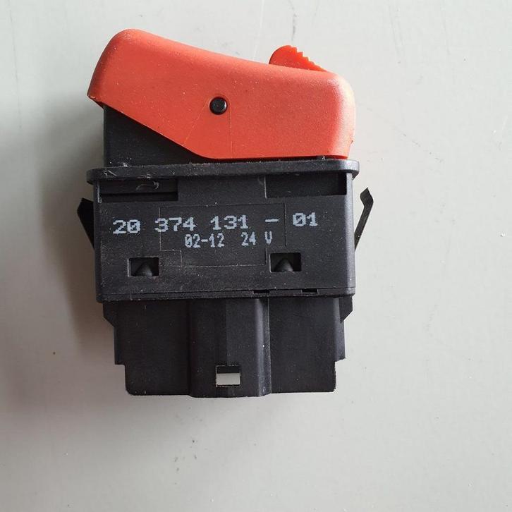 VOLVO SCHAKELAAR AAN/UIT 20374131U, Auto-onderdelen, Vrachtwagen-onderdelen, Volvo, Dashboard en Schakelaars, Gebruikt, Ophalen of Verzenden