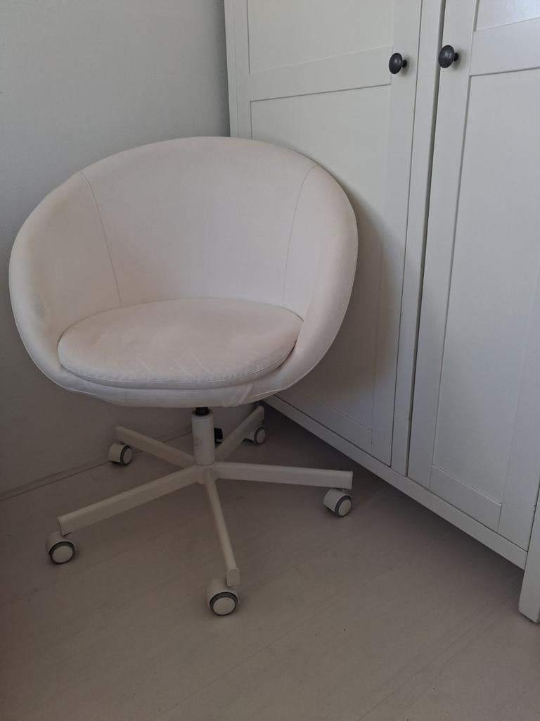 Gratis: draaistoel wit, Ophalen, Gebruikt, Wit