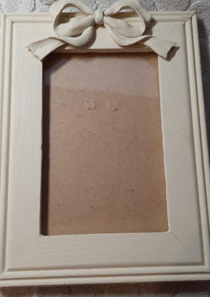 Fotolijstje - Beige met een strikje, Ophalen of Verzenden, Zo goed als nieuw