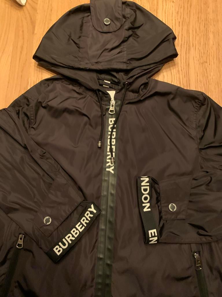 Burberry Jack Maat S - Stijlvolle Zwarte Jas, Ophalen, Gedragen, Maat 36 (S), Zwart