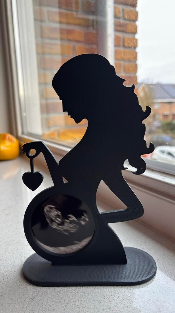 Zwangere vrouw met echo-fotohouder, Ophalen of Verzenden, Zo goed als nieuw, Zwangerschap en Bevalling