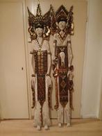 Indonesische houtsnijwerk beelden, Ophalen