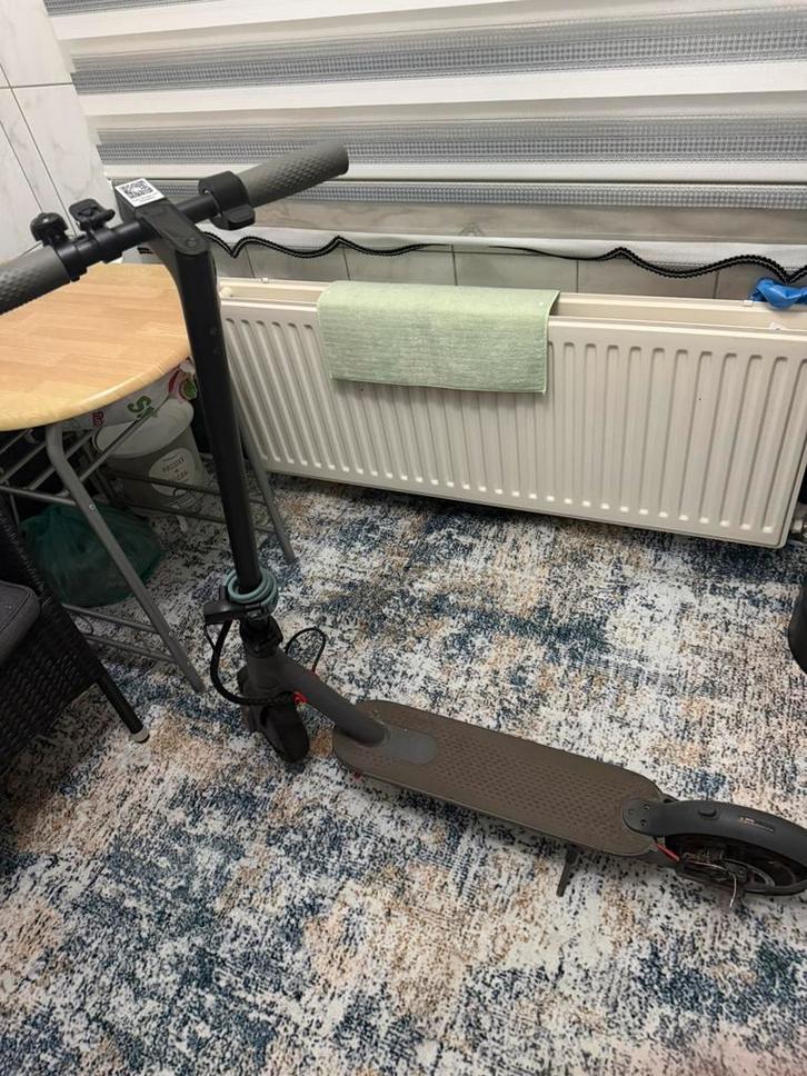 Elektrische step, Fietsen en Brommers, Steps, Zo goed als nieuw, Elektrische step (E-scooter), Ophalen