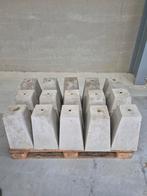 Betonpoer met stelschroef en plaat., Ophalen of Verzenden