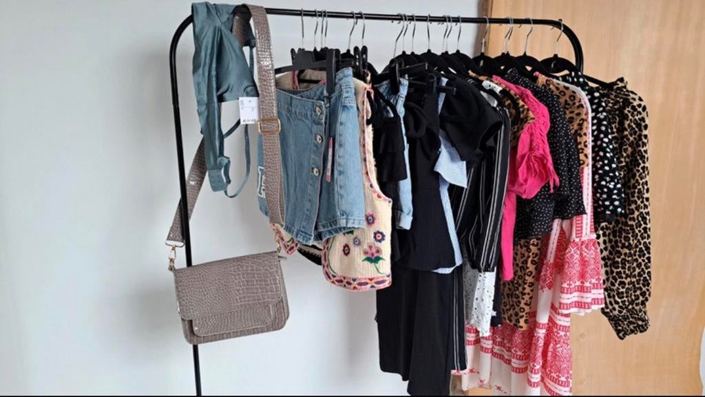 Gezocht: trending/ leuke/ nieuwe kleding, Kleding | Dames, Ophalen of Verzenden, Zo goed als nieuw