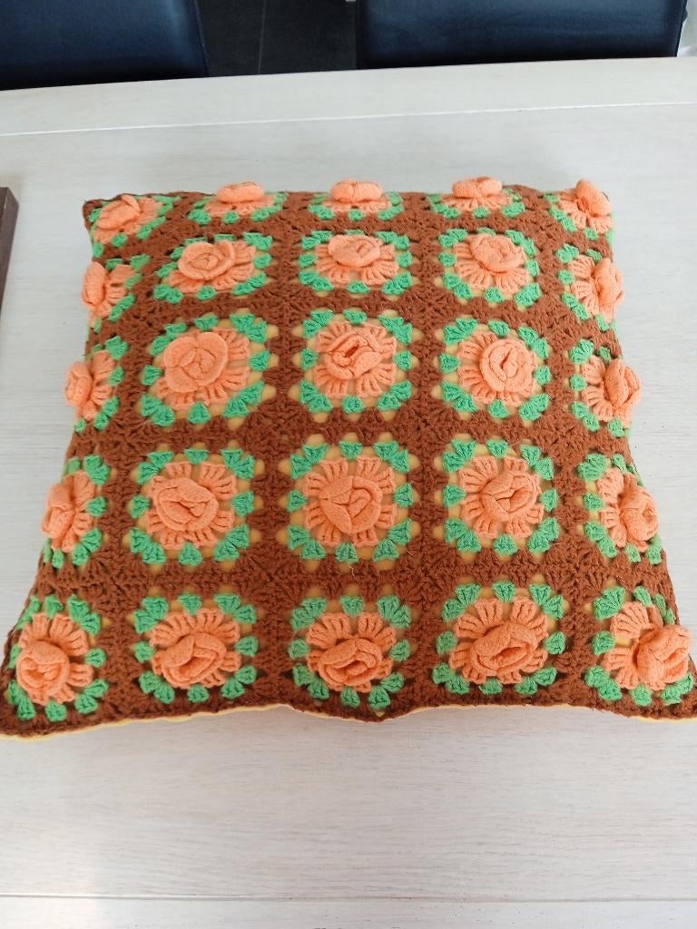 vintage handgemaakt gehaakt kussen, Huis en Inrichting, Woonaccessoires | Kussens, Ophalen of Verzenden, Zo goed als nieuw, Vierkant