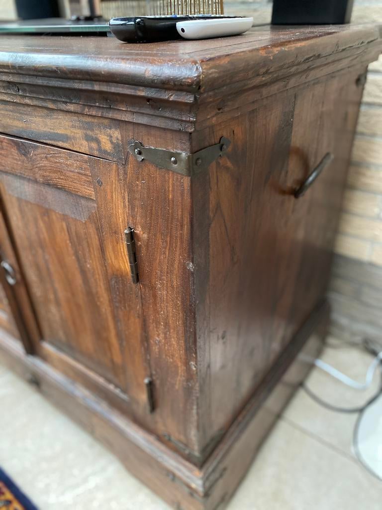 Rustiek houten dressoir met metalen accenten, Antiek en Kunst, Antiek | Meubels | Kasten, Ophalen