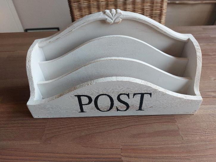 Mooie Brocante Post / Brieven Houder Hout van Riverdale, Huis en Inrichting, Woonaccessoires | Krantenbakken en Lectuurbakken