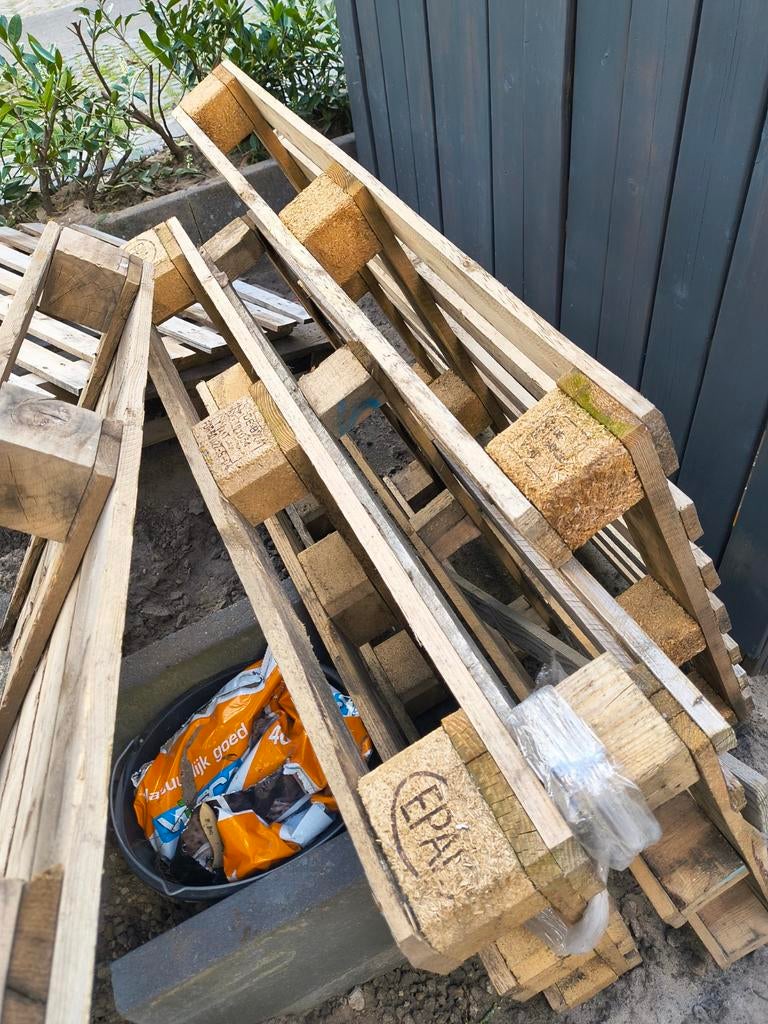3 europallets en 3 gewone pallets, Doe-het-zelf en Verbouw, Hout en Planken, Ophalen