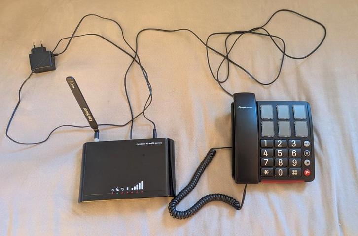 Vaste senioren telefoon over GSM netwerk, Telecommunicatie, Vaste telefoons | Handsets en Draadloos, Gebruikt, 1 handset, Ophalen of Verzenden