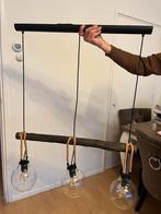 Hanglamp met houten balk en 3 glazen bollen, Huis en Inrichting, Ophalen of Verzenden, Zo goed als nieuw, Hout, 75 cm of meer