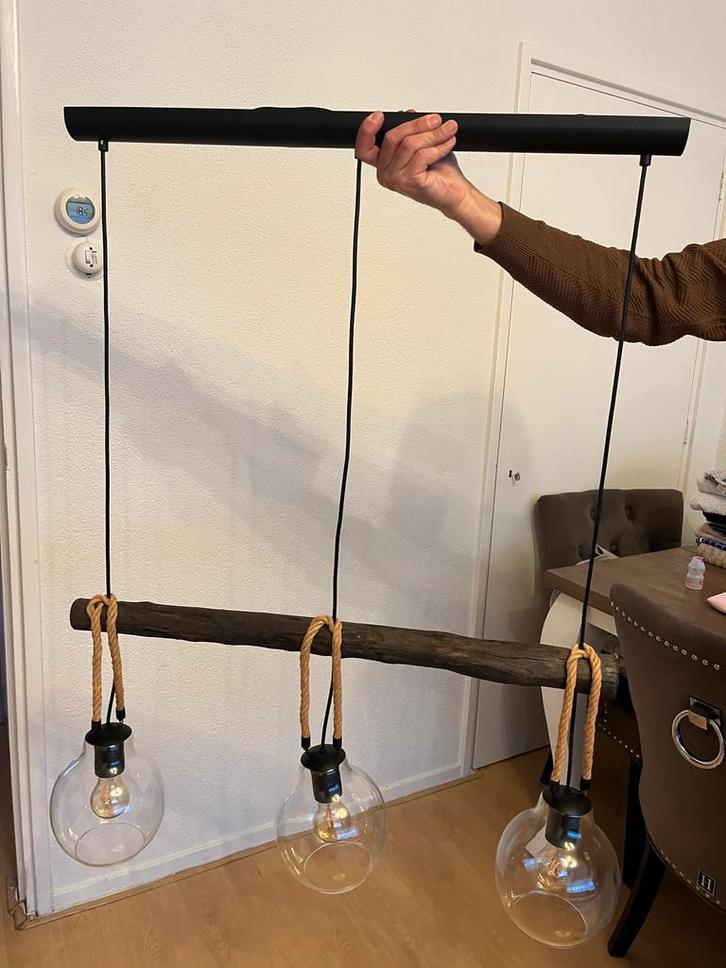 Hanglamp met houten balk en 3 glazen bollen, Huis en Inrichting, Lampen | Hanglampen
