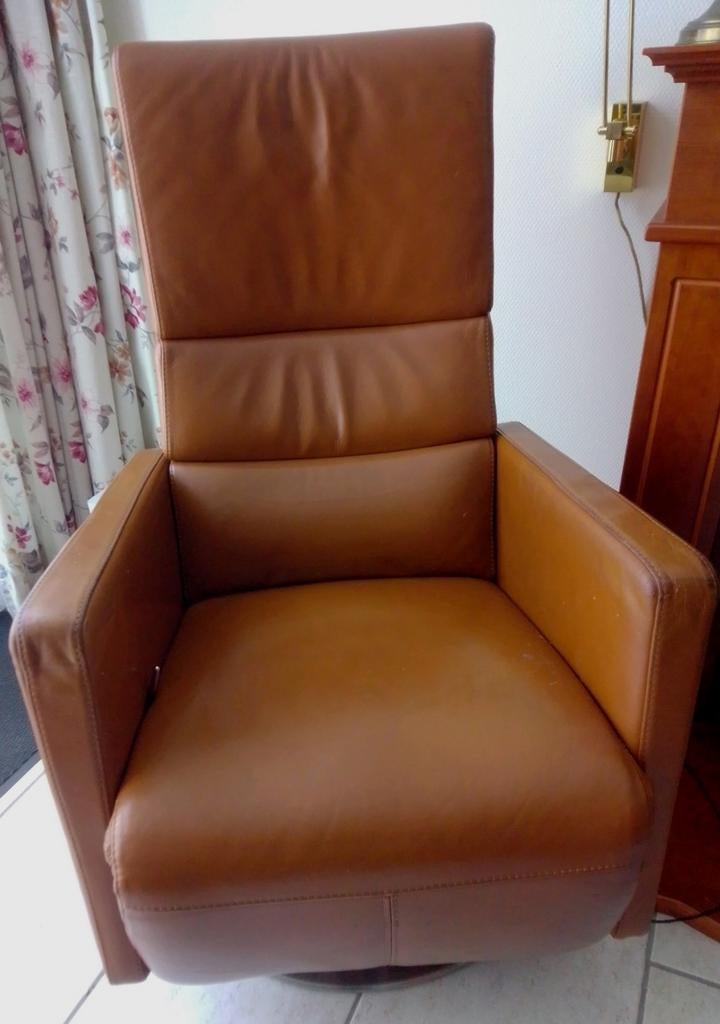 Prominent Relax fauteuil, op draaivoet, in goede staat., Huis en Inrichting, Fauteuils, Ophalen, Gebruikt, Minder dan 75 cm, Leer