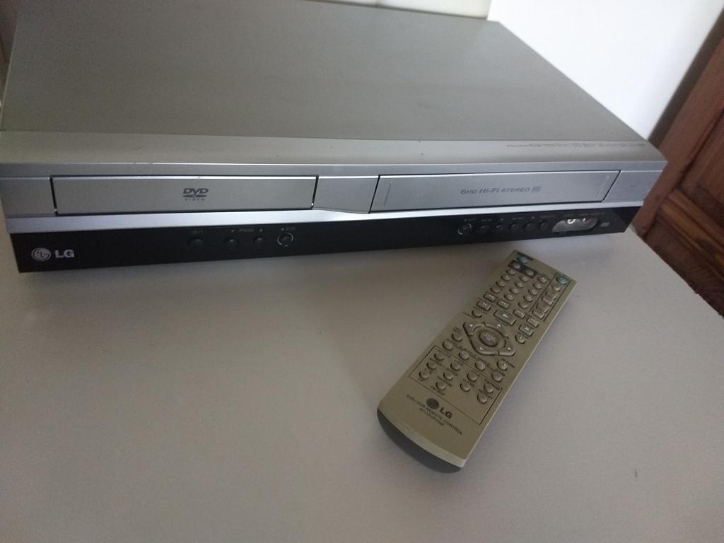 Goede Lg Dvd speler en Vhs Videorecorder Combi, Audio, Tv en Foto, Videospelers, Ophalen, Zo goed als nieuw