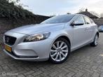 Volvo V40 1.6 T3 Momentum 81.000KM, Voorwielaandrijving, Gebruikt, Zwart, 4 cilinders