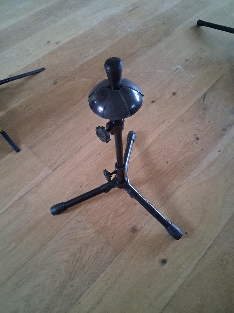 Stands voor trompet K&M, Hercules, Ophalen of Verzenden, Zo goed als nieuw, Overige typen