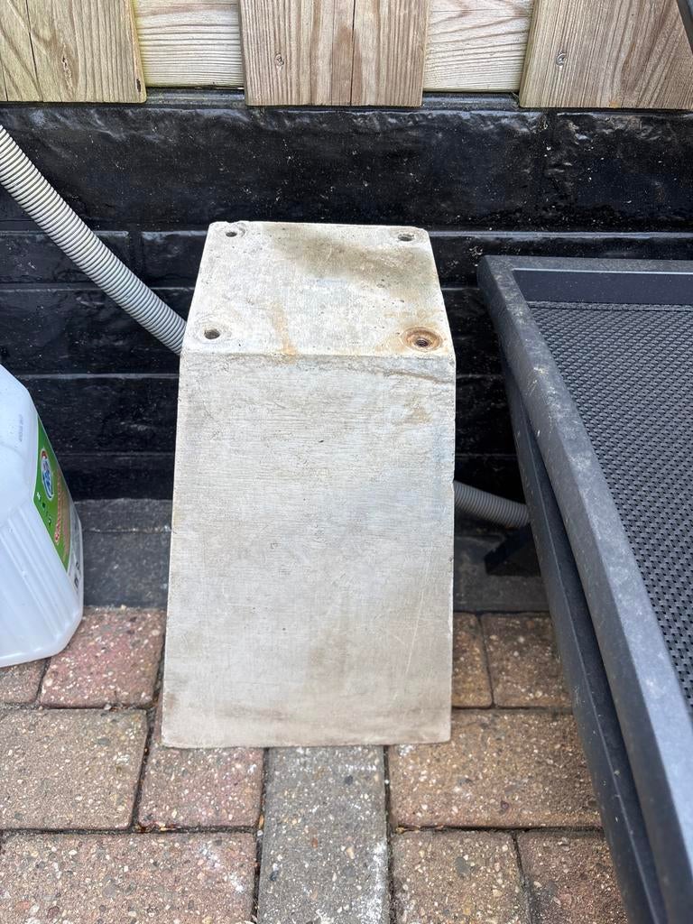 Betonpoer 40 cm hoog - Stevige fundering voor diverse projec, Ophalen, Gebruikt