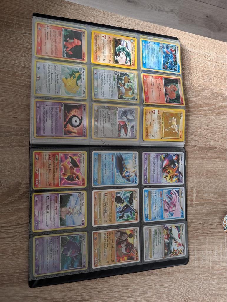 Collectie Pokemon kaarten in map, Ophalen of Verzenden, Meerdere kaarten