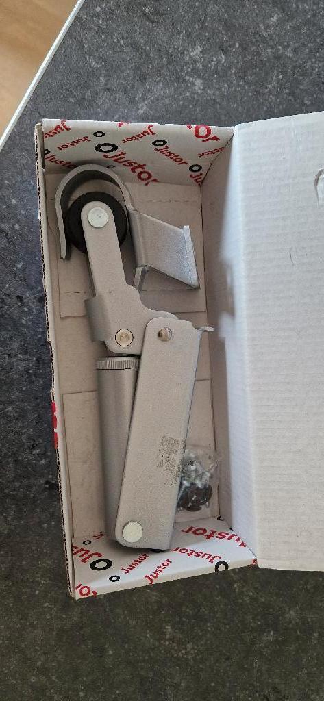 Deuropvanger merk Justor grijs, Doe-het-zelf en Verbouw, Hang- en Sluitwerk, Ophalen of Verzenden, Nieuw, IJzer, Overige typen