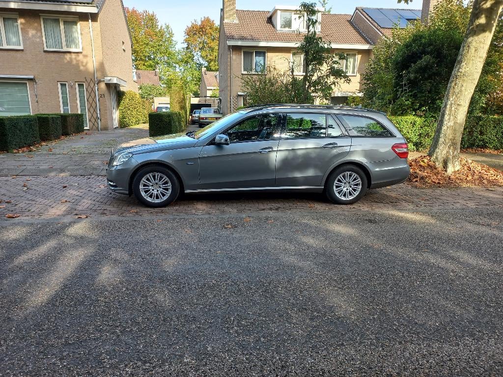 Mercedes-Benz 2.2 CDI E200 Estate 2012 Grijs Probleem motor, Auto's, Mercedes-Benz, Zwart, 1725 kg, Stationwagon, 19 km/l