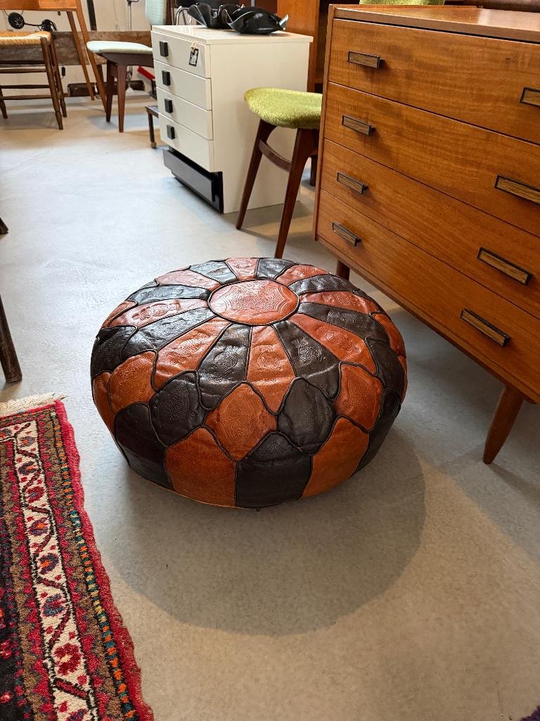 Vintage Marokkaanse poef, patchwork leren poef, Huis en Inrichting, Banken | Voetenbanken en Poefen, Ophalen, Gebruikt, -, -