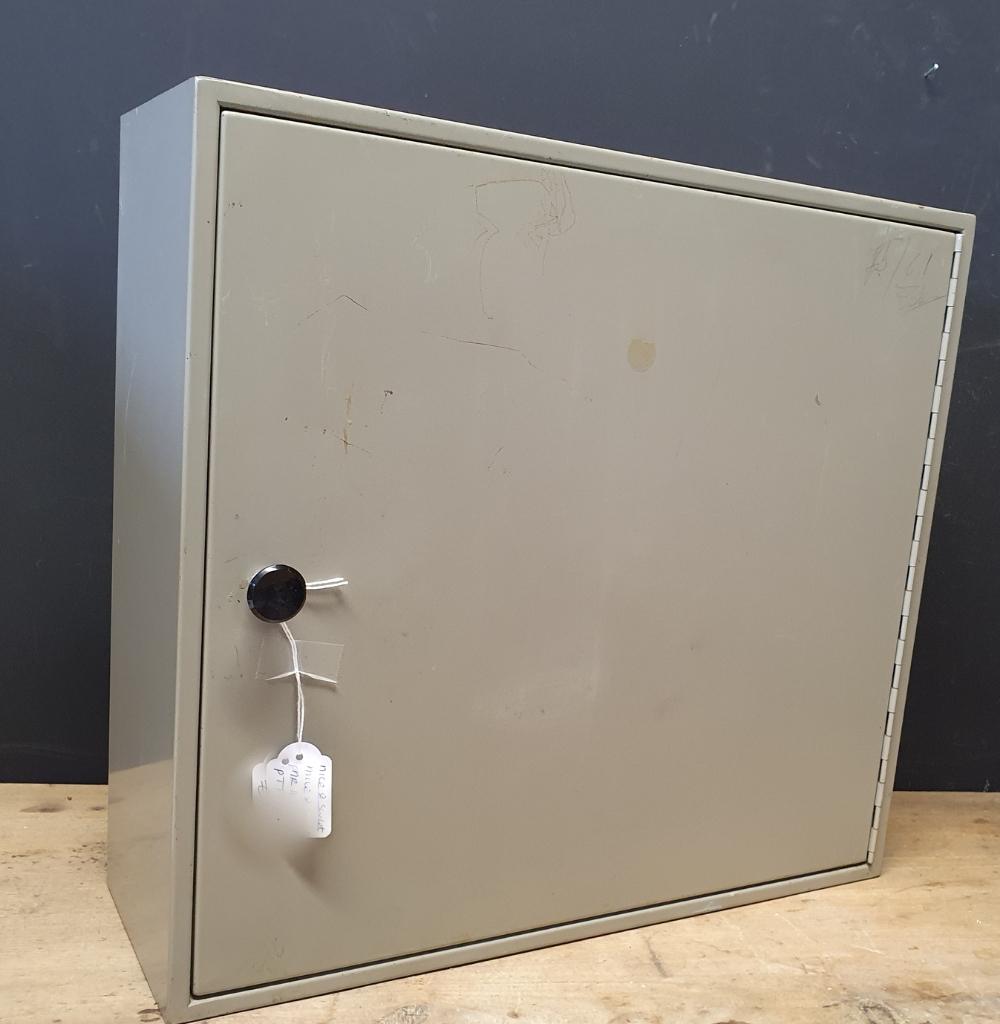 1772 vintage ptt hangkastje vintage kastje metaal wandkast, Ophalen of Verzenden, Huis en Inrichting