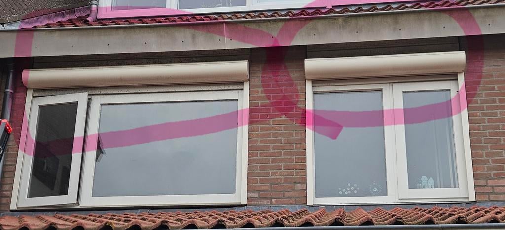 2  witte rolluiken (verduisterend), Doe-het-zelf en Verbouw, Rolluiken, Ophalen, Gebruikt, 200 cm of meer, Elektrische bediening