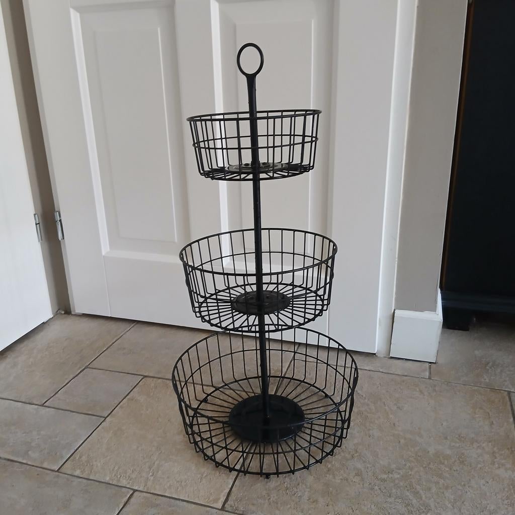Zwart metalen etagere met 3 manden ikea, Ophalen, Gebruikt