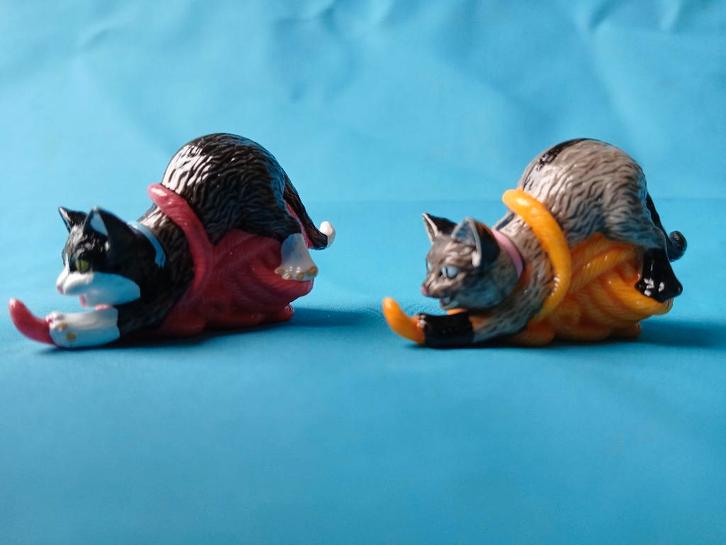 ferrero - verspielte hauskatzen - zie tekst -     - 13032026, Verzamelen, Verrassingseieren, Zo goed als nieuw, Hardplasticfiguren