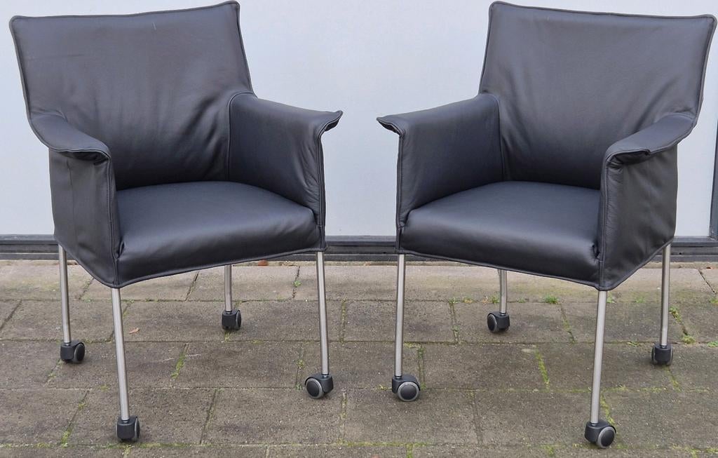 Design on stock Gola eetkamerstoelen zwart met wielen, Huis en Inrichting, Ophalen, Twee, Zwart, Zo goed als nieuw