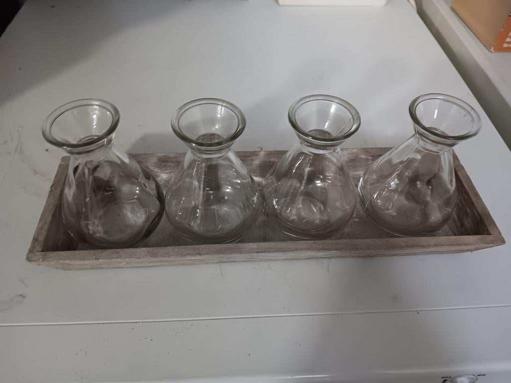 Houten dienblad met vier glazen vaasjes, Huis en Inrichting, Woonaccessoires | Dienbladen, Ophalen, Gebruikt, Rond, Overige materialen
