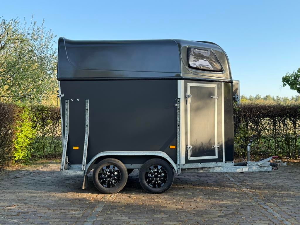 Nette 1.5 paards hotra paardentrailer, kunstof vloer, Dieren en Toebehoren, Paarden en Pony's | Trailers en Aanhangwagens, Ophalen